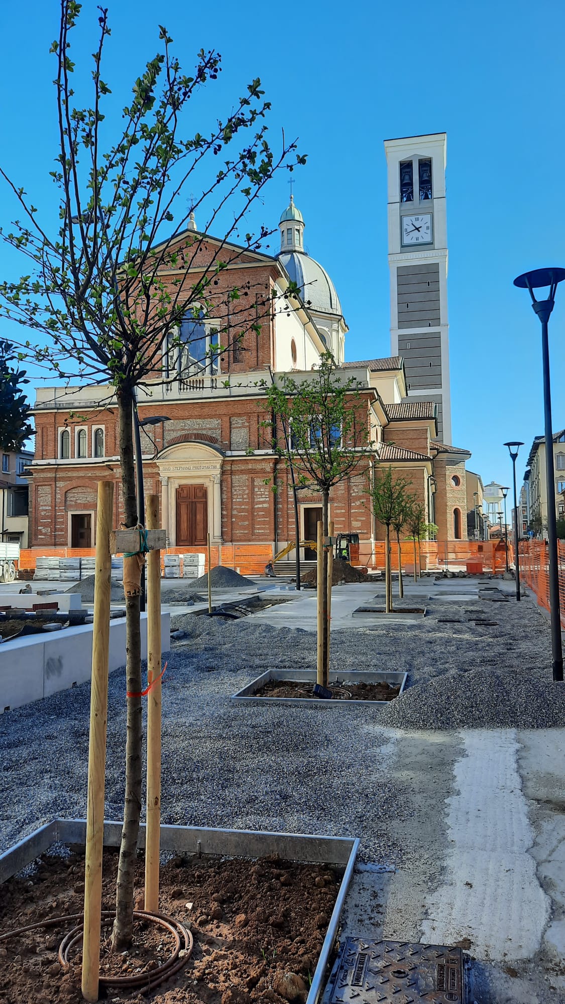 immagine di galleria 'Restyling di piazza Petazzi'