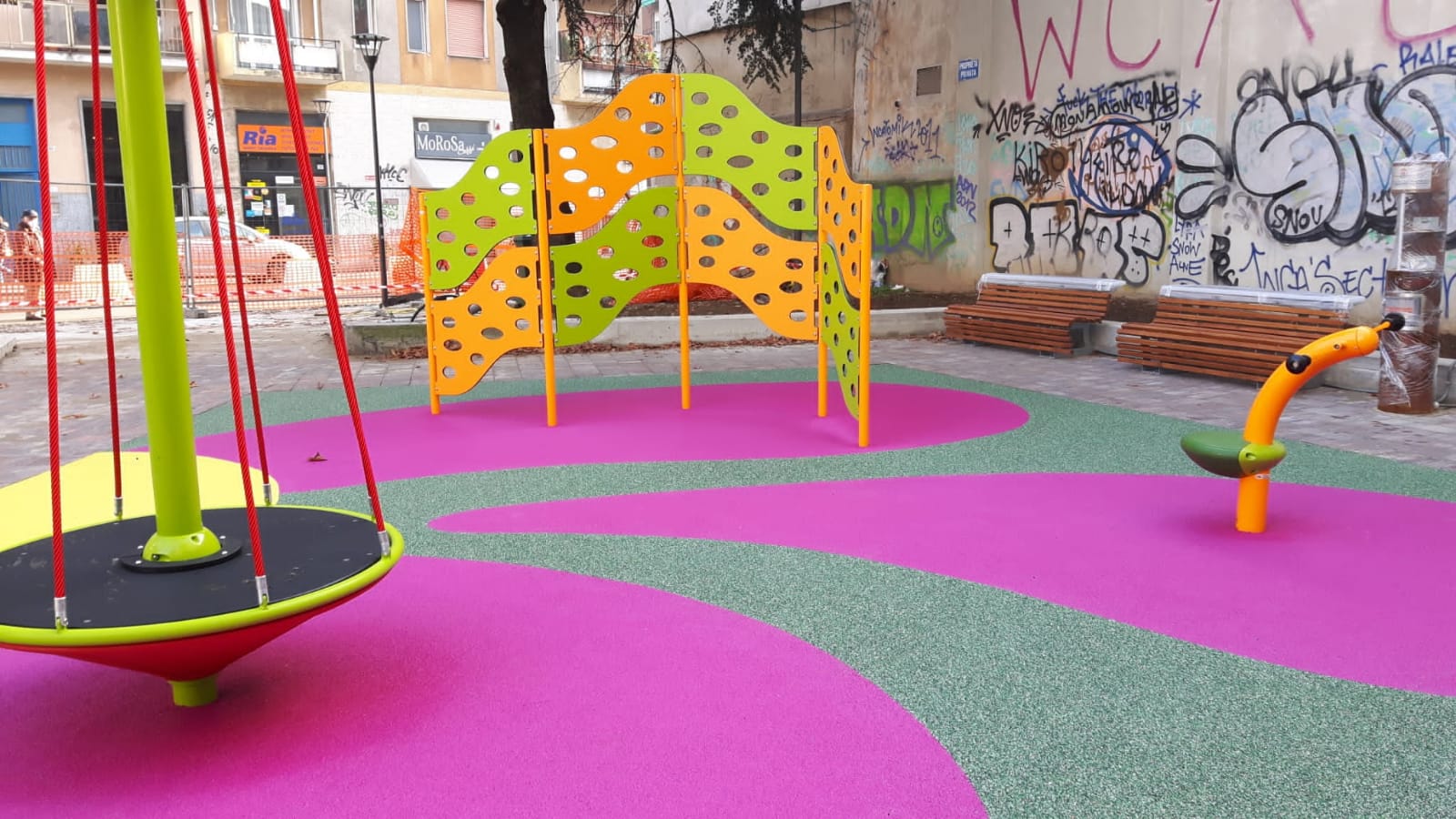 immagine di galleria 'La via Picardi si è fatta nuova!'