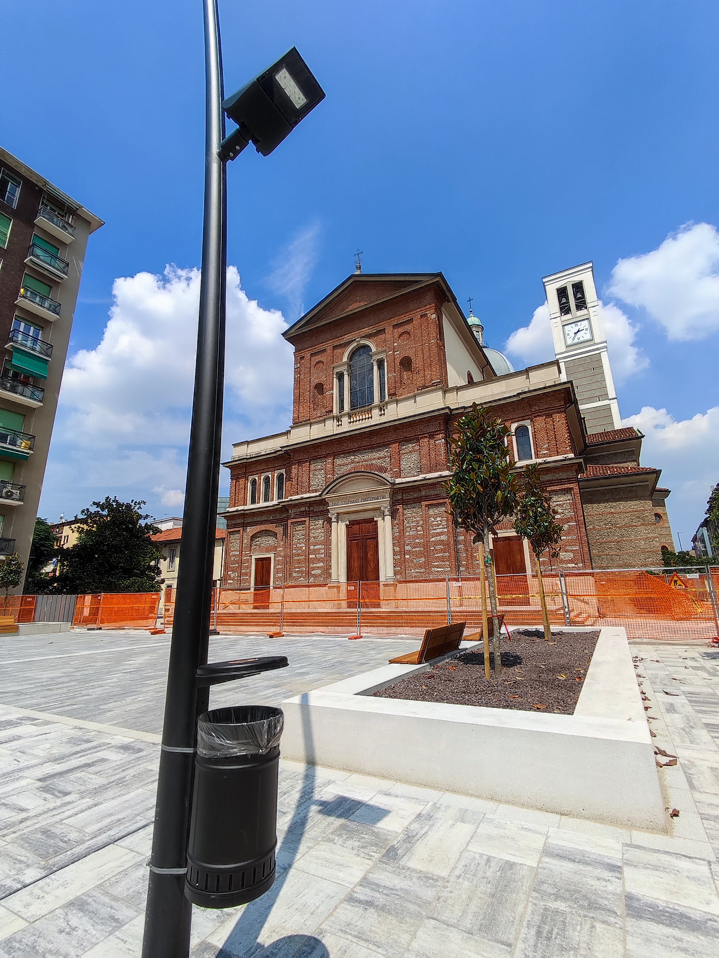 immagine di galleria 'Restyling di piazza Petazzi'