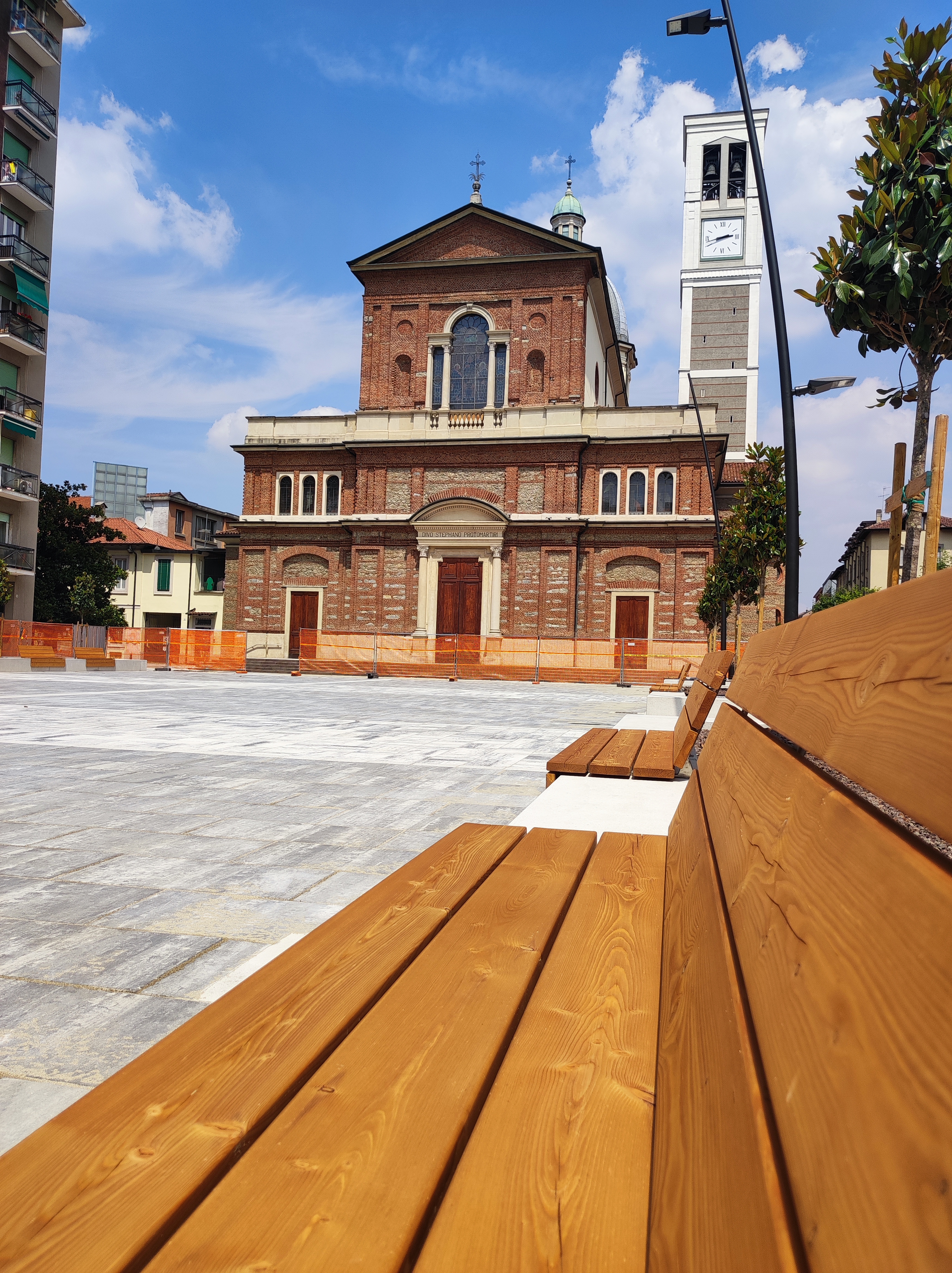 immagine di galleria 'Restyling di piazza Petazzi'