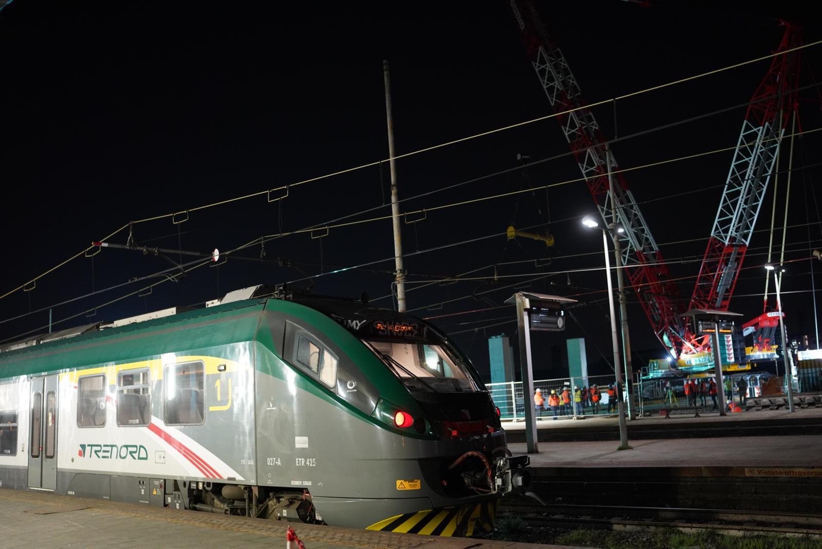 immagine di galleria 'Stazione a ponte e piazza I° Maggio'