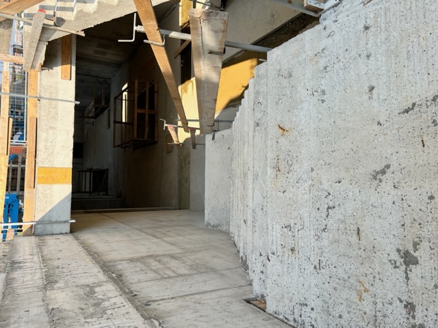 immagine di galleria 'Stazione a ponte e piazza I° Maggio'