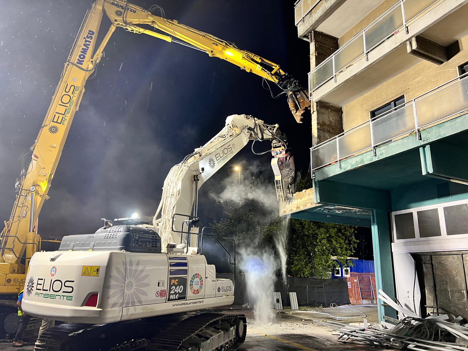 immagine di galleria 'Stazione a ponte e piazza I° Maggio'