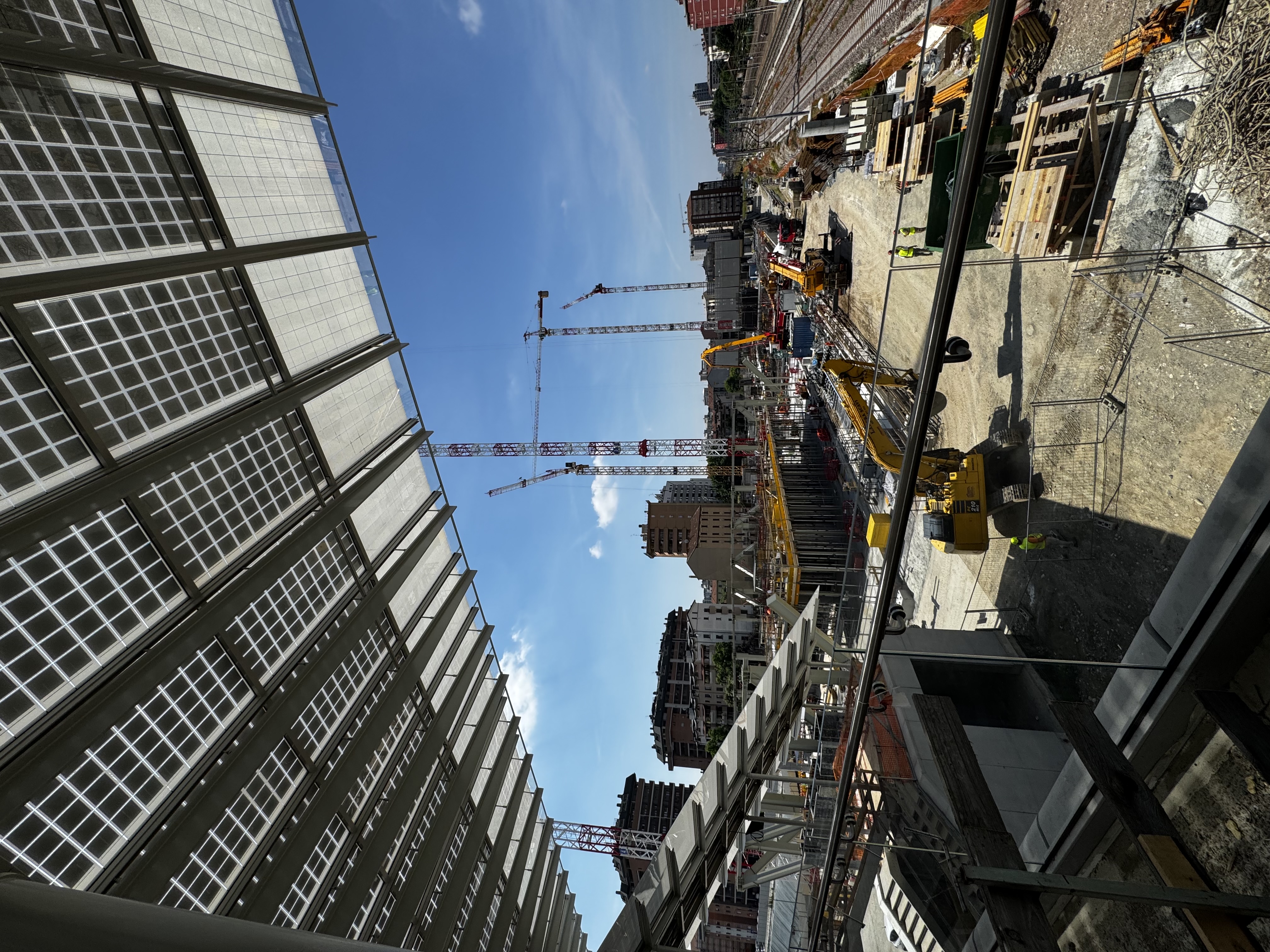 immagine di galleria 'Stazione a ponte e piazza I° Maggio'