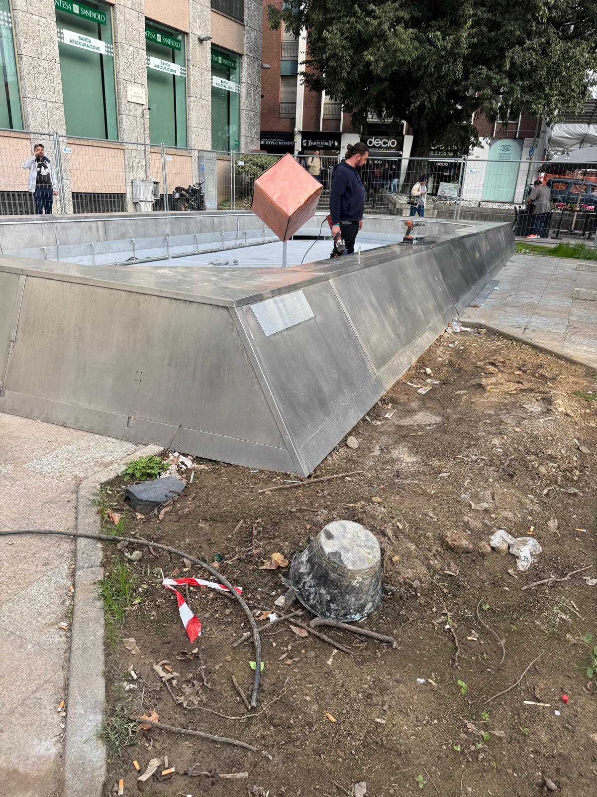 immagine di galleria '“Fontana Cubo” di piazza IV Novembre: il cantiere'