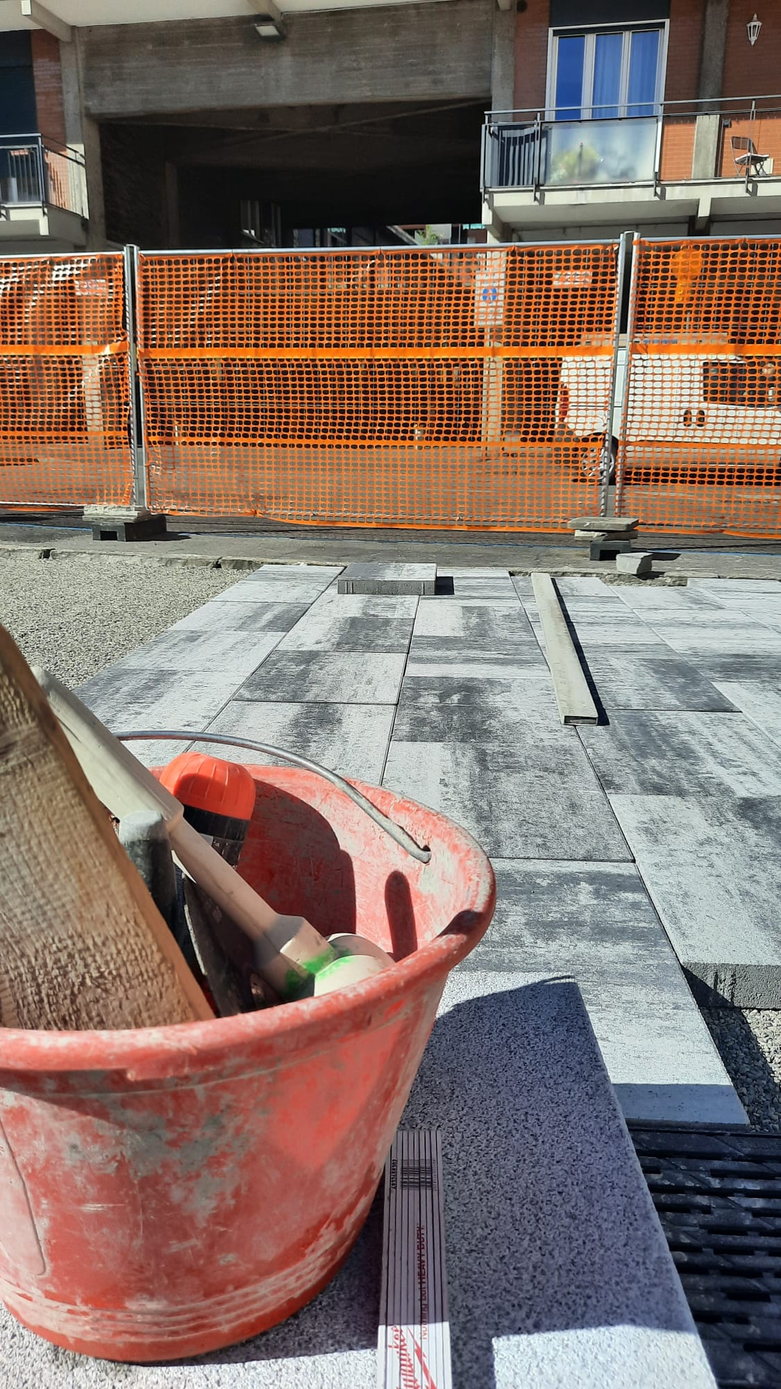 immagine di galleria 'Restyling di piazza Petazzi'