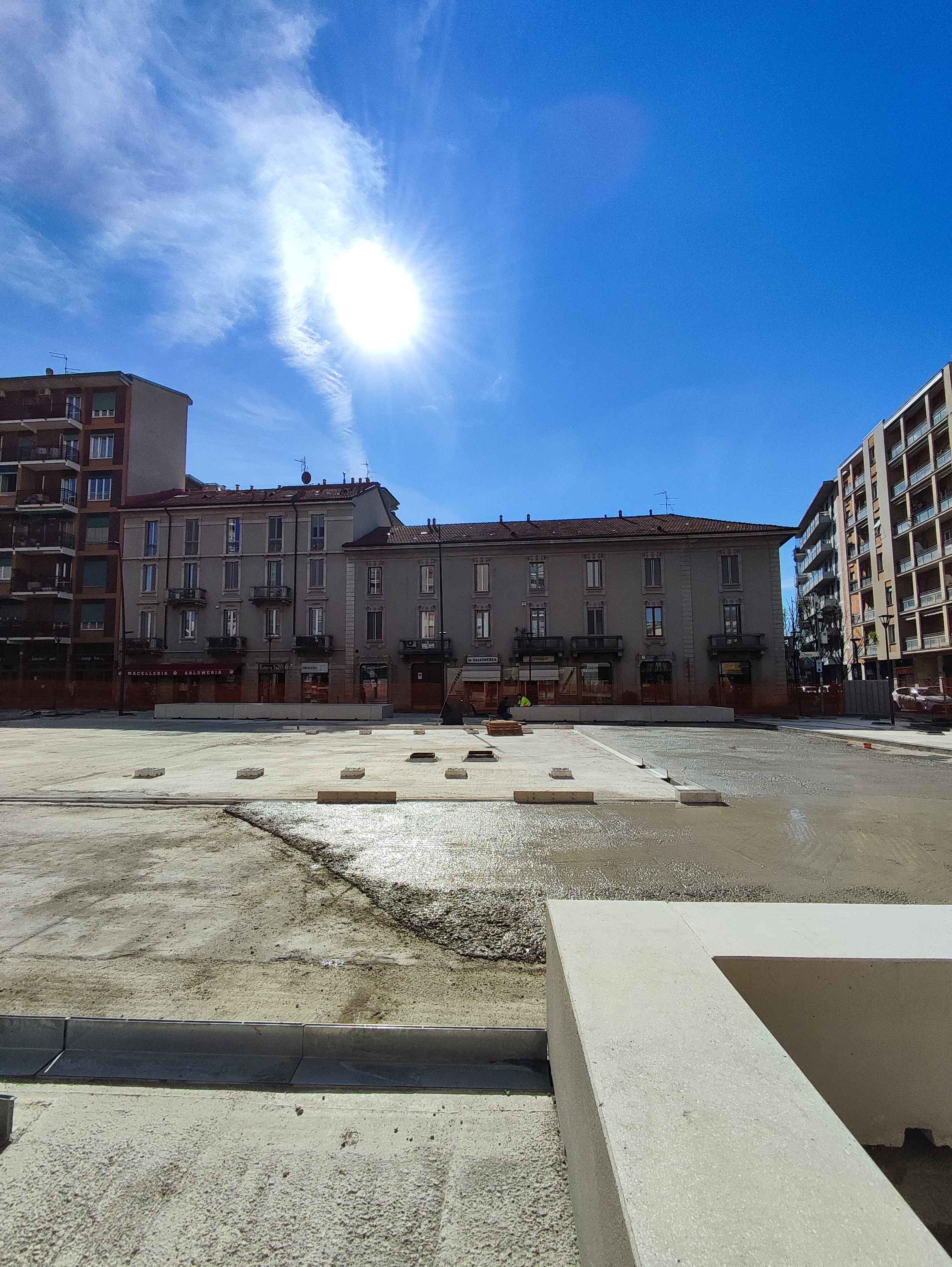 immagine di galleria 'Restyling di piazza Petazzi'