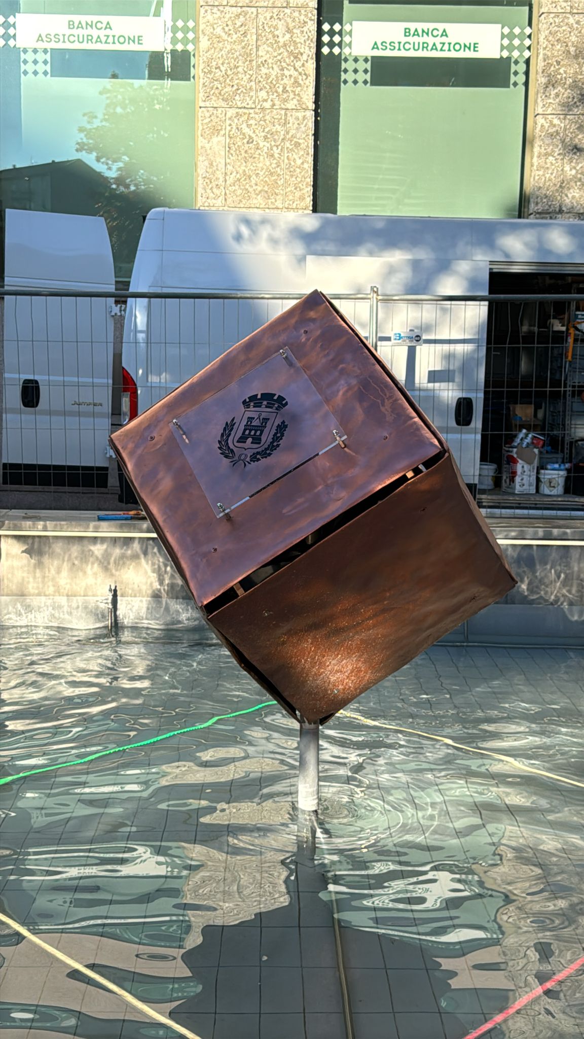 immagine di galleria '“Fontana Cubo” di piazza IV Novembre: il cantiere'