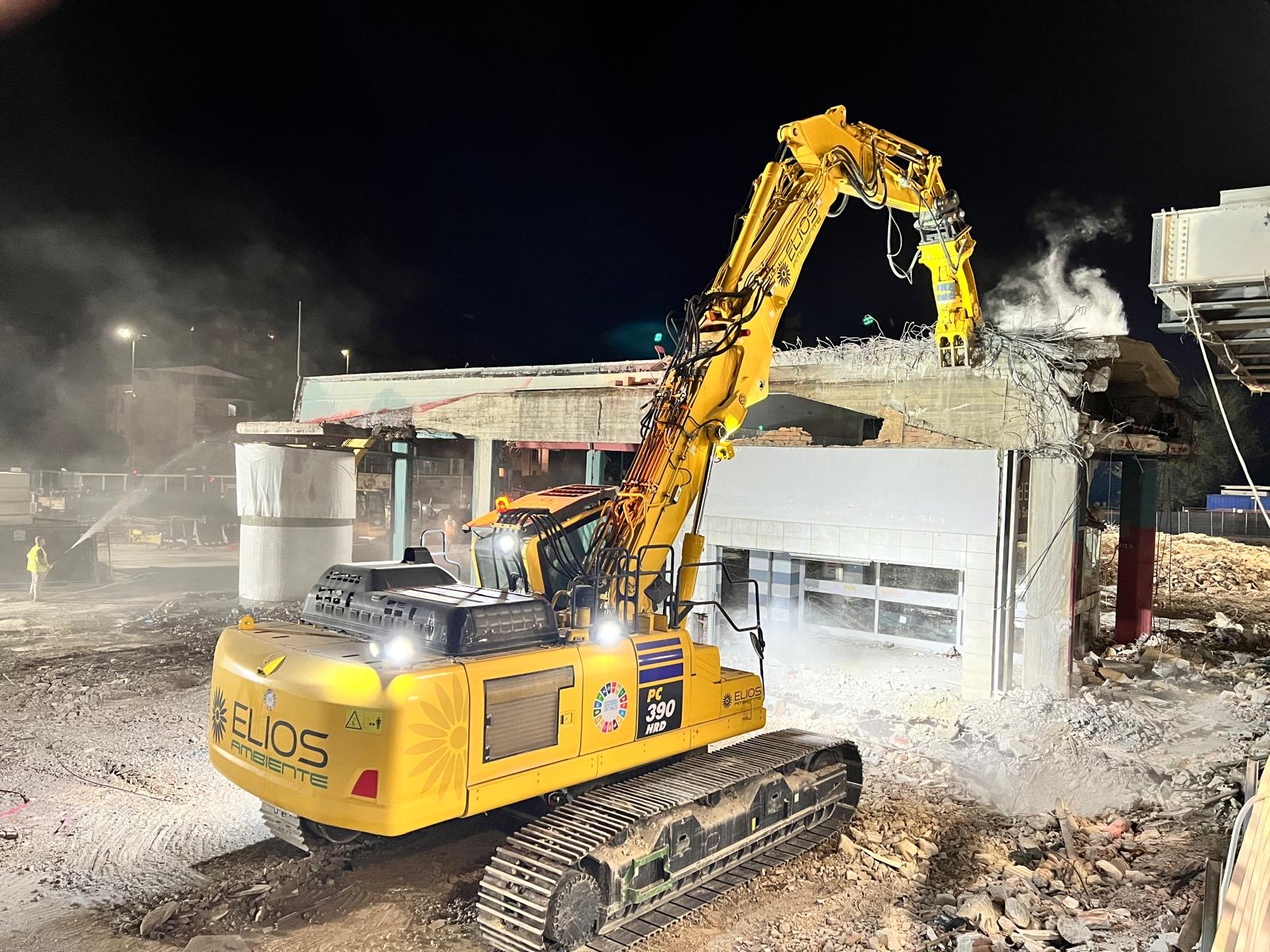 immagine di galleria 'Stazione a ponte e piazza I° Maggio'